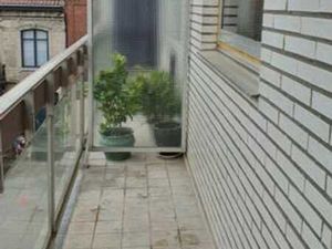 Studio sur le boulevard de Mons