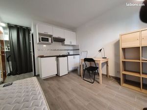 Versailles Montreuil  studio meublé de 15m² au calme et entièrement refait 