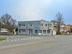 Ruim kantoorgebouw op een centrale locatie te koop in Wom...