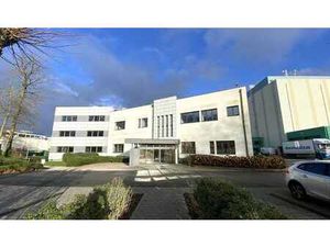 Bureaux entièrement équipés à louer à Zwijnaarde