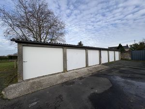 GARAGE BOX FERME - DOUE LA FONTAINE