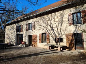 PROPRIETE EN PIERRES SUR 14770m2 de terrain