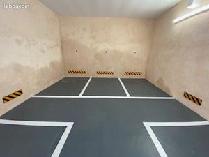 Emplacement moto garage fermé