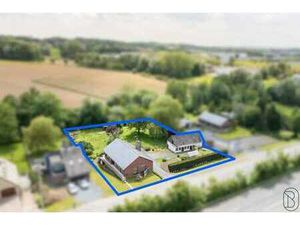 Villa solide (avec sous-sol) avec annexe/terrain à bâtir