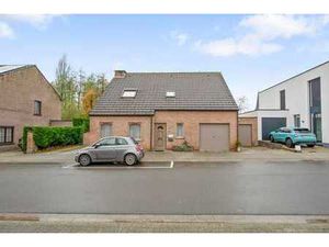 Charmante eengezinswoning met 4 slaapkamers  tuin en 2 ga...