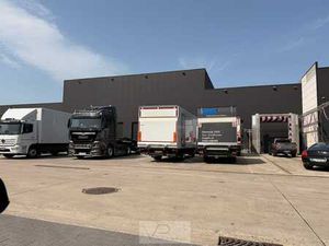 Zone industrielle récente avec showroom  bureaux  entrepô...