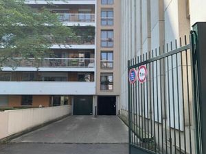 Location garage 12 m² à Paris 11 (75011)