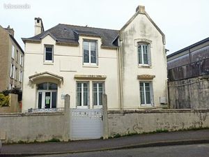 Maison de ville en pierre à réagencer