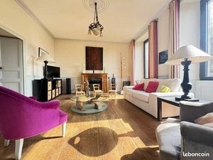 Maison 8 pièces 250 m²