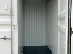 Garde-meuble / box / garage / local de stockage / dépôt / local professionnel / entrepôt