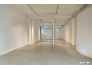 Boutique rénovée 91 m² – Rue André del Sarte Montmartre – Idéal mode  déco  coffee shop ou