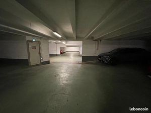 Lot de 5 places de stationnement dans parking sécurisé Paris 15