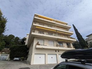 À LOUER – NICE BAS MONT BORON – GRAND 2 PIÈCES MEUBLÉ AVEC BALCON ET VUE MER PANORAMIQUE