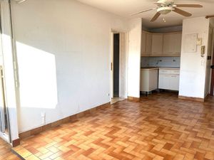 À VENDRE T2 idéalement situé au Lavandou  avec parking pri