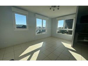 Location appartement  52 m² T-3 à Saint-Just-en-Chaussée  605 €