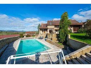 Le charme de la pierre avec vue et détente à la piscine