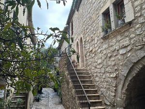 Les Matelles Superbe Maison de Village en pierre F5 SH 130m2 avec dépendances