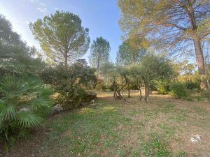 Vente terrain 1372 m² Carcès (83570)