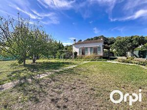 Maison de plain-pied 4 pièces 90 m2 +81 m² d'annexes sur 1421 m² de terrain