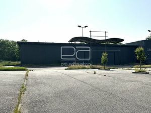 LOCAL D'ACTIVITE A VENDRE