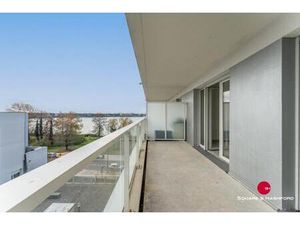 Trois pièces vue lac