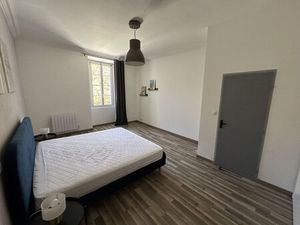 Collobrières  Grand T3 meublé de standing beaucoup de charme