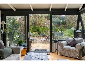 L'adresse idéale : maison avec dépendance au calme  proche gare et commerces