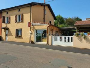 Maison rénovée + murs commerciaux avec pizzeria – Neulise