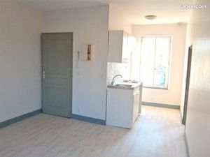 Beau F2 Traversant 405CC ensoleillé Centre Ville La Loupe