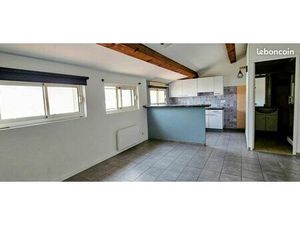 F2. Saint-Raphaël. Vide. Centre-ville. A l'année