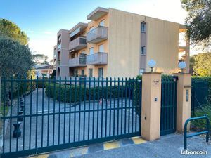 STUDIO en rez de jardin avec parking privatif