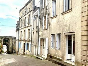 Maison de Ville - Bourg (33710)