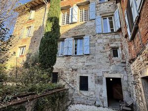 Grande maison de village avec chambre d'hotes