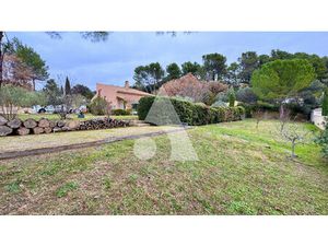 Villa t5 d'environ 215 m2 hab - 3116 m2 de terrain - Piscine 84120 La bastidonne