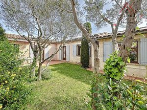 VILLA MEUBLEE DE PLAIN-PIED AVEC 3 CHAMBRES ET PISCINE A PERNES LES FONTAINES