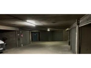 Garage fermé de 18m2 dans residence securisee