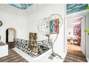 Maison de prestige historique en centre-ville avec jardin  piscine et garage