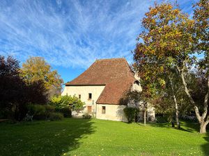 EXCEPTIONNEL - DOMAINE SEIGNEURIAL DU XVe