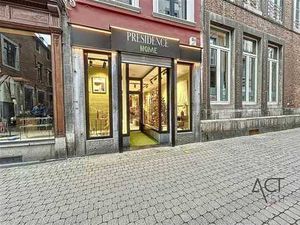 Rez-de-chausée commercial dans le piétonnier