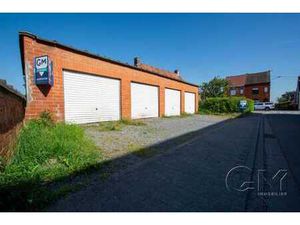 ESTAIMPUIS Situé au coeur du centre  garage individuel de +