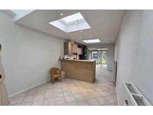 Jolie maison  lumineuse   3 chambres   buanderie et jardin