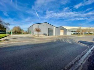 Ensemble immo à louer dans zoning industriel waremme