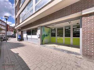 AUMALE // Grande surface commerciale