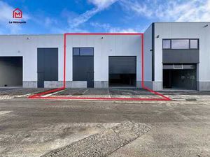 ENTREPOT NEUF IDÉALEMENT SITUÉ !!!