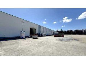 Entrepôt avec 1 hectare de stockage extérieur à louer à Rum