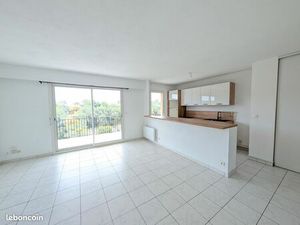 Mougins le Haut  3p 65m² + parking  Piscine  Calme  lumineux  vue panoramique  dernier éta