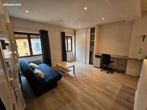 Studio Hyper centre meublé refait à Neuf