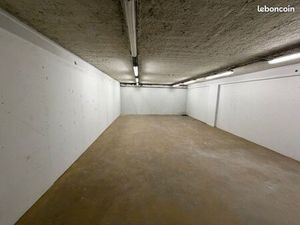 Grand box / local en sous-sol à Ivry-sur-Seine