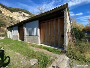 Entrepôt 72m2 avec triphasé et monophasé