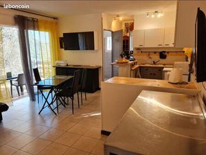 Location 2 pièces meublé bas de Villa